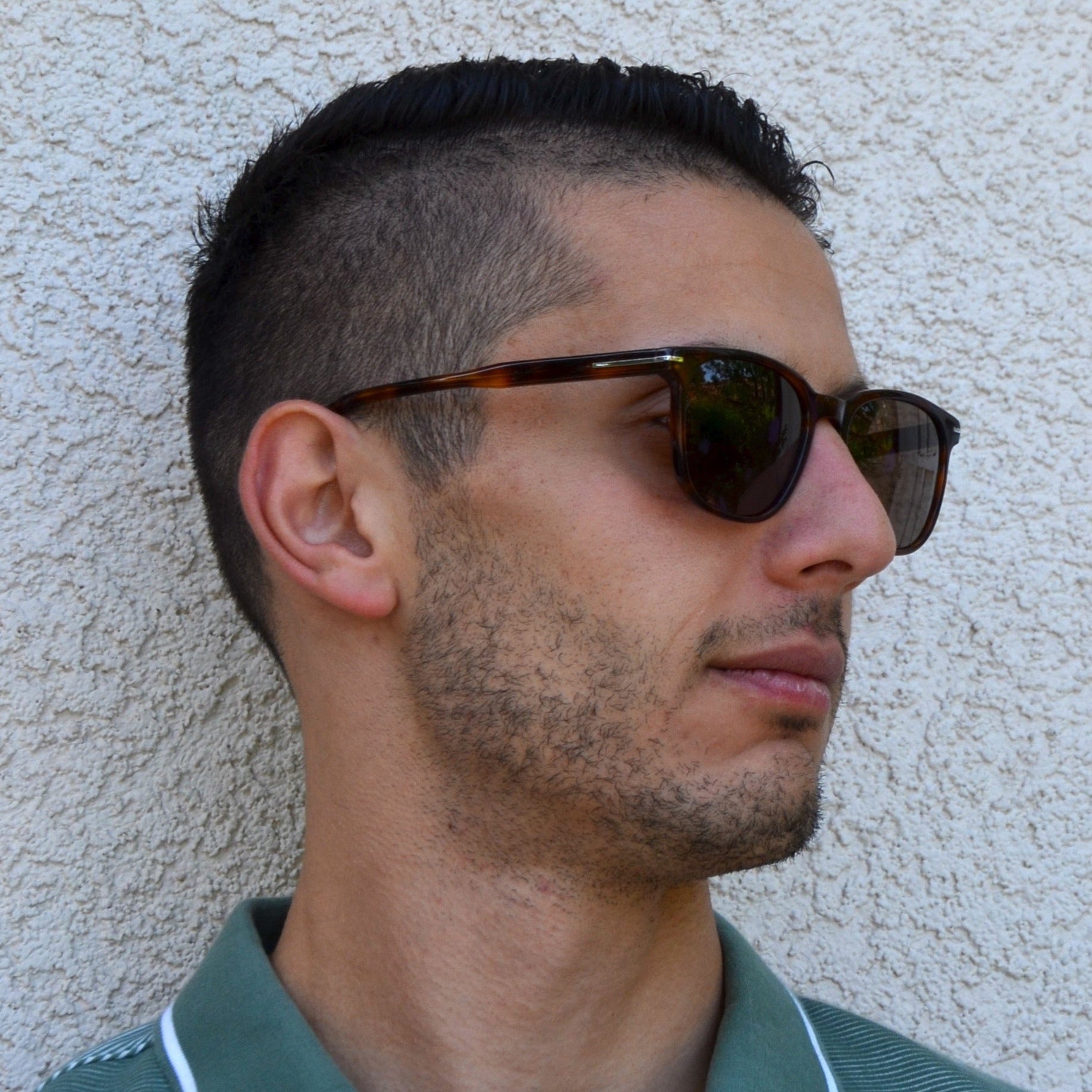 Man wearing thin lightweight havana brown wayfarers esquire style.